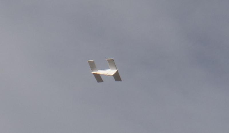 Polystyrene test kite with rear distribution of lateral area- stable through to strong winds