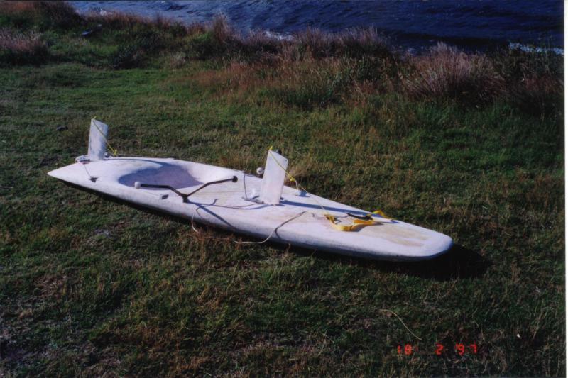 28.2 monohull, kite boat with alternate footpegs, Lake CW 1997