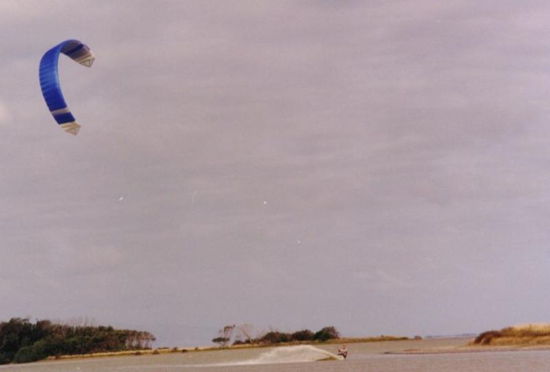41.3 High aspect ratio Arc, Kite boarding, Lake Ellesmere, '02