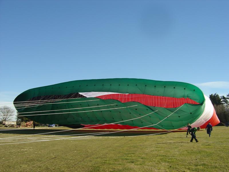 Kuwait flag, first launch, 21 July '04