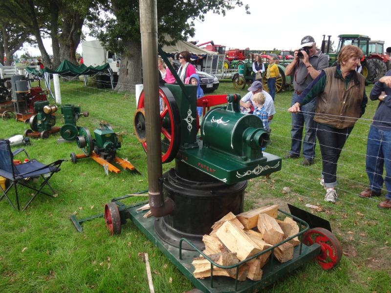 Robinson 10 inch hot air engine at Leeston Rally