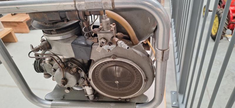 1952 Philips 102C 300watt Stirling generator