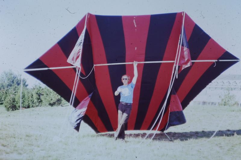 11. Flare kite, Peter, 1980s
