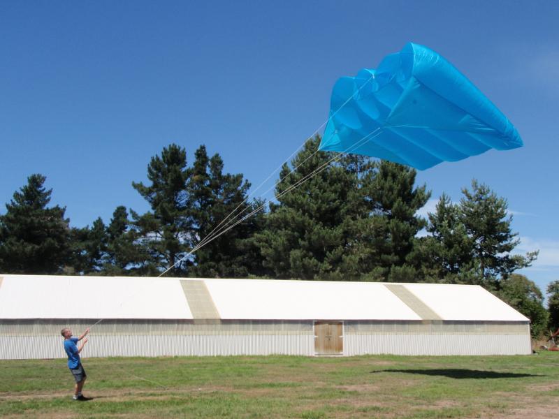 Blue 22 sq.m Pilot and Simon Chisnal, 2011