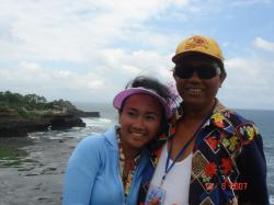 <p>Elli and Bagus, Tanahlot 2007</p>