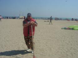 <p>Robert van Weers breast feeding shovel, Cervia '05</p>