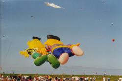 <p>38.5 Bad touching; Bert and Ernie at Cuxhaven '01</p>