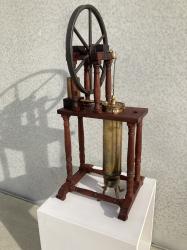 <p>Replica of Robert Stirling's 1816 Edinborough University demonstration engine from early the 1800s</p>
