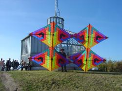<p>PLT Box kite, Peter Lynn, at Lindenburg Winch House '05</p>