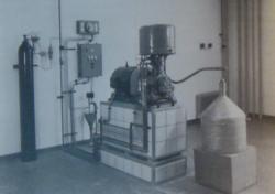 <p>Philips Stirling cycle liquid air cryocooler installation,</p>