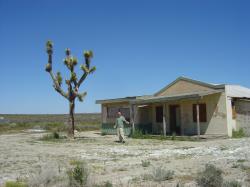 <p>Dean Jordan, Derilict building at El Mirage, March '05</p>
